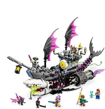 Lade das Bild in den Galerie-Viewer, DREAMZzz Albtraum-Haischiff, Piraten-Boot-Spielzeug, Klemm-Baustein Set