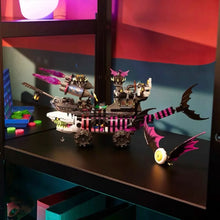 Lade das Bild in den Galerie-Viewer, DREAMZzz Albtraum-Haischiff, Piraten-Boot-Spielzeug, Klemm-Baustein Set