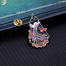 Lade das Bild in den Galerie-Viewer, Hollow Knight Silksong Anstecker Pins in 3 Motiven