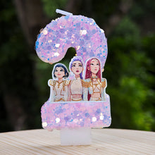 Lade das Bild in den Galerie-Viewer, Kpop Demon Hunters Geburtstagskerze mit Jahreszahl, mit Rumi, Zoey, Mira Motiv