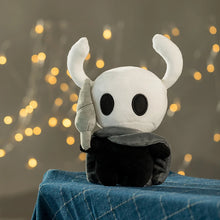 Lade das Bild in den Galerie-Viewer, Hollow Knight Plüsch Master Grimm Ghost