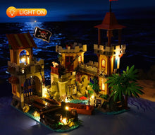 Lade das Bild in den Galerie-Viewer, Piratenschiff mit Burg und Licht , Großes Klemm-Baustein Spielzeug Set mit 1502 Bausteinen