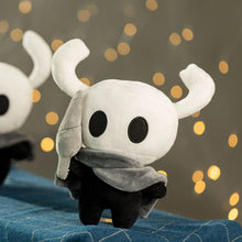 Lade das Bild in den Galerie-Viewer, Hollow Knight Plüsch Master Grimm Ghost