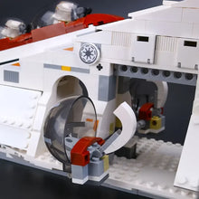 Lade das Bild in den Galerie-Viewer, Star Wars Republic Gunship (1228 Bausteine, kompatibel mit 75021)