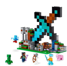 Lade das Bild in den Galerie-Viewer, Minecraft Der Schwert-Außenposten Set, Spielzeug