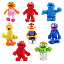 Lade das Bild in den Galerie-Viewer, Sesamstrasse Plüsch Figuren - Elmo, Krümelmonster, Ernie & Bert etc. (24-36cm) kaufen
