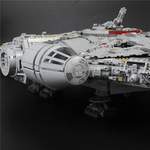 Lade das Bild in den Galerie-Viewer, Star Wars Millenium Falcon Baustein Set 05132 mit 8445 Teilen kaufen