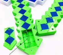 Lade das Bild in den Galerie-Viewer, Leuchtende Minecraft Schwerter Spielzeug (ca. 35cm) kaufen