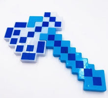 Lade das Bild in den Galerie-Viewer, Leuchtende Minecraft Schwerter Spielzeug (ca. 35cm) kaufen