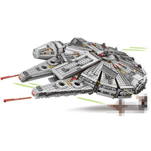 Lade das Bild in den Galerie-Viewer, Millennium Falcon Baustein Set mit Figuren kaufen