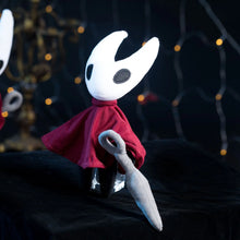 Lade das Bild in den Galerie-Viewer, Hollow Knight Plüsch Kuscheltiere 4 Motive zur Wahl
