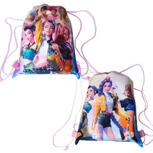 Lade das Bild in den Galerie-Viewer, Hunterx Kpop Demon Hunters Kordeltasche mit Zoey, Rumi, Mira Motiv
