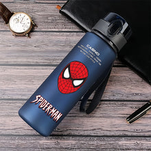 Lade das Bild in den Galerie-Viewer, Spiderman Trinkflaschen in tollen Spider-Man Motiven
