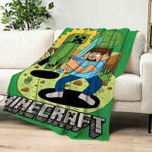 Lade das Bild in den Galerie-Viewer, Flauschige Minecraft Decke im Comic Look
