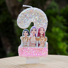 Lade das Bild in den Galerie-Viewer, Kpop Demon Hunters Geburtstagskerze mit Jahreszahl, mit Rumi, Zoey, Mira Motiv
