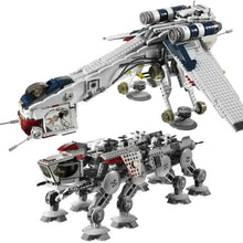 Lade das Bild in den Galerie-Viewer, Star Wars Republic Dropship mit AT-OT Walker Set (1808 Klemm-Bausteine) Spielzeug
