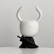 Lade das Bild in den Galerie-Viewer, Hollow Knight Figur ca. 10cm

