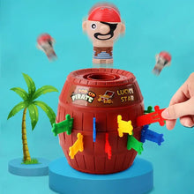 Lade das Bild in den Galerie-Viewer, Pop Up Piratenfass Spielzeug zum spielen und Spaß haben
