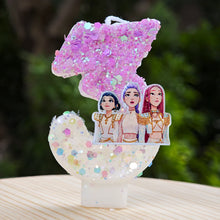 Lade das Bild in den Galerie-Viewer, Kpop Demon Hunters Geburtstagskerze mit Jahreszahl, mit Rumi, Zoey, Mira Motiv
