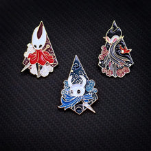 Lade das Bild in den Galerie-Viewer, Hollow Knight Silksong Anstecker Pins in 3 Motiven
