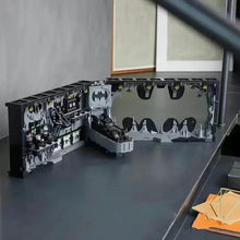 Lade das Bild in den Galerie-Viewer, Batman Bathöhle Schaukasten Klemm-Baustein Set mit 3981 Bausteinen Spielzeug
