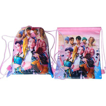 Lade das Bild in den Galerie-Viewer, Hunterx Kpop Demon Hunters Kordeltasche mit Zoey, Rumi, Mira Motiv

