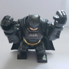 Lade das Bild in den Galerie-Viewer, Batman Minifigur 8cm - Spielzeug kaufen
