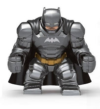Lade das Bild in den Galerie-Viewer, Batman Minifigur 8cm - Spielzeug kaufen
