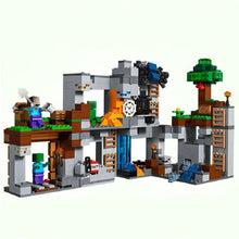 Lade das Bild in den Galerie-Viewer, Minecraft - Abenteuer in den Felsen (kompatibel mit 21147) Baustein Set kaufen
