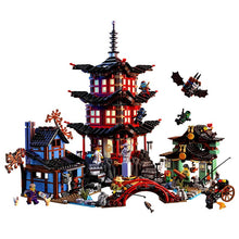 Lade das Bild in den Galerie-Viewer, Ninja Tempel von Airjitzu Baustein Set mit 737 Teilen kaufen
