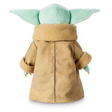 Lade das Bild in den Galerie-Viewer, Star Wars The Mandalorian Yoda Child / Kind Stofftier (ca. 30cm) kaufen
