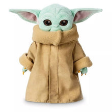 Lade das Bild in den Galerie-Viewer, Star Wars The Mandalorian Yoda Child / Kind Stofftier (ca. 30cm) kaufen
