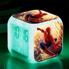 Lade das Bild in den Galerie-Viewer, Spiderman Wecker mit Digital LED Uhr in vielen Motiven kaufen
